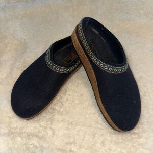 HAFLINGER Navy Slip-On Shoes with Patterned Trim.